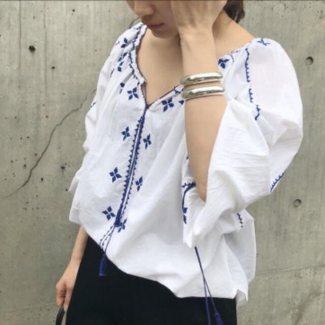 wa...lance EMBROIDERY ブラウス　定価32,000円