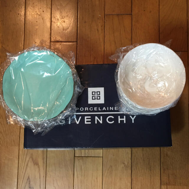 GIVENCHY(ジバンシィ)のカップと小皿5セット　 インテリア/住まい/日用品のキッチン/食器(食器)の商品写真