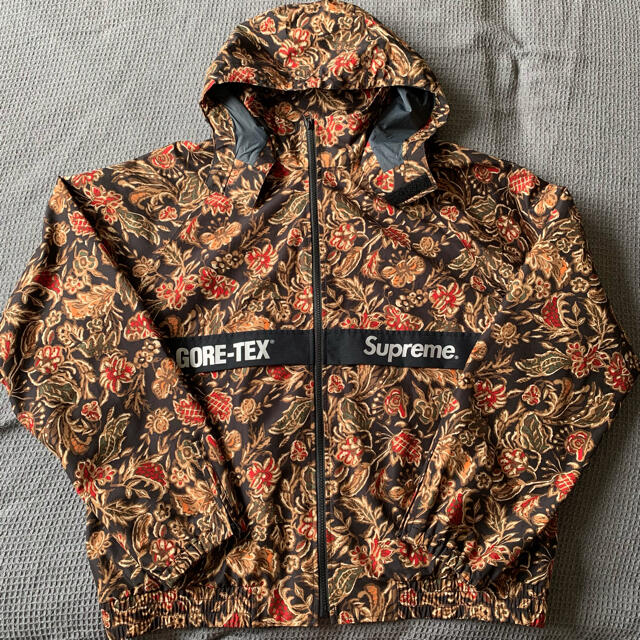 Supreme(シュプリーム)のSupreme GORE-TEX Court Jacket Flower XL メンズのジャケット/アウター(マウンテンパーカー)の商品写真