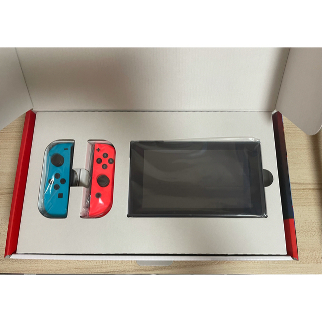 Nintendo Switch(ニンテンドースイッチ)のNintendo Switch JOY-CON(L) ネオンブルー/(R) ネオ エンタメ/ホビーのゲームソフト/ゲーム機本体(家庭用ゲーム機本体)の商品写真