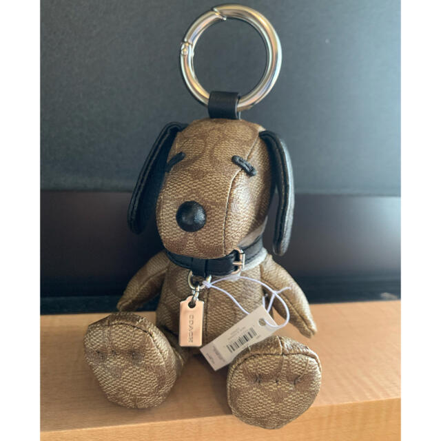 COACH(コーチ)の★新品★ COACH × PEANUTS  スヌーピー　チャーム　キーホルダー レディースのファッション小物(キーホルダー)の商品写真