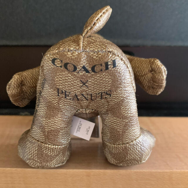 COACH(コーチ)の★新品★ COACH × PEANUTS  スヌーピー　チャーム　キーホルダー レディースのファッション小物(キーホルダー)の商品写真