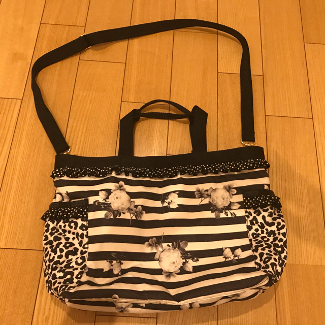 LeSportsac(レスポートサック)の美品  レスポートサック×ベネフィット　ショルダーバッグ レディースのバッグ(ショルダーバッグ)の商品写真