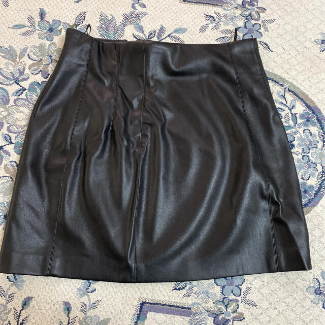 ZARA(ザラ)のフェイクレザースカート レディースのスカート(ミニスカート)の商品写真
