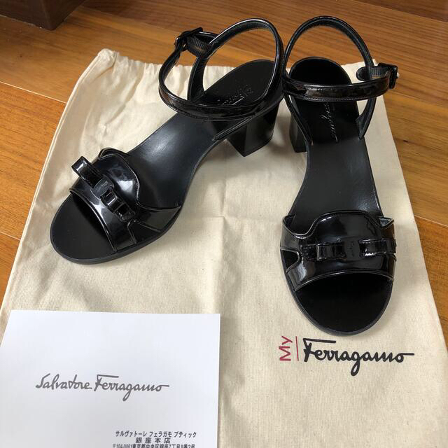 Salvatore Ferragamo(サルヴァトーレフェラガモ)のサルバトーレ フェラガモ  黒サンダル 未使用品 レディースの靴/シューズ(ハイヒール/パンプス)の商品写真