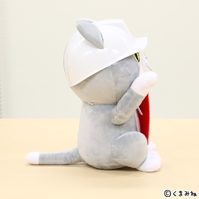 『仕事猫』から、まねき猫ポーズのBIGぬいぐるみが登場！ エンタメ/ホビーのおもちゃ/ぬいぐるみ(キャラクターグッズ)の商品写真