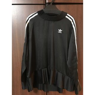 アディダス(adidas)のadidas tops 黒　プリーツ ※今週限りの出品※(Tシャツ(長袖/七分))