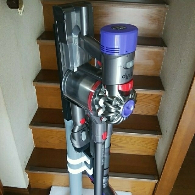 Dyson(ダイソン)のdyson v8 アブソリュート仕様　ツール8エイト　DIYスタンドセット スマホ/家電/カメラの生活家電(掃除機)の商品写真