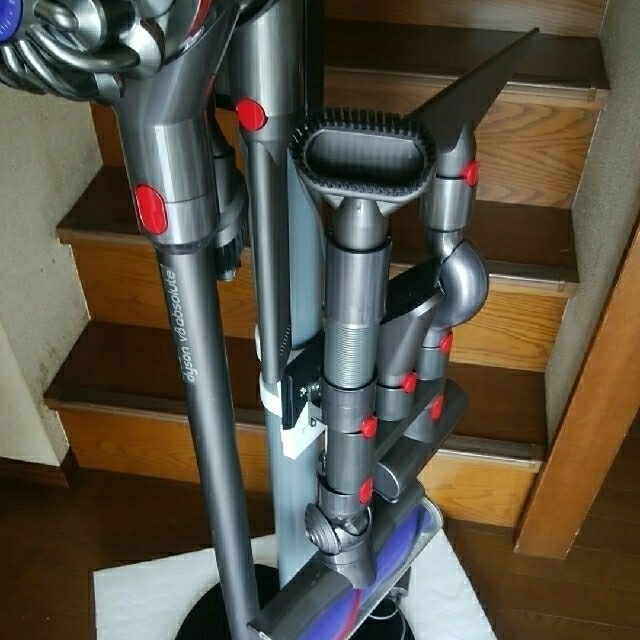 Dyson(ダイソン)のdyson v8 アブソリュート仕様　ツール8エイト　DIYスタンドセット スマホ/家電/カメラの生活家電(掃除機)の商品写真