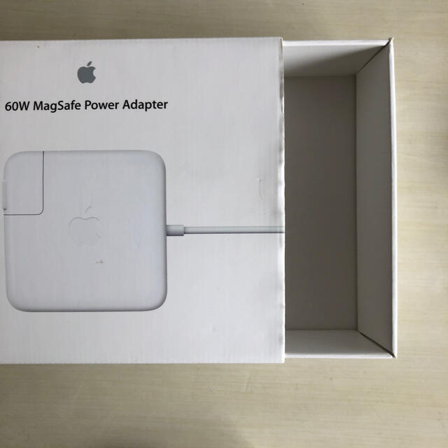 Apple(アップル)の60W MagSafe Power Adapter スマホ/家電/カメラのPC/タブレット(PC周辺機器)の商品写真