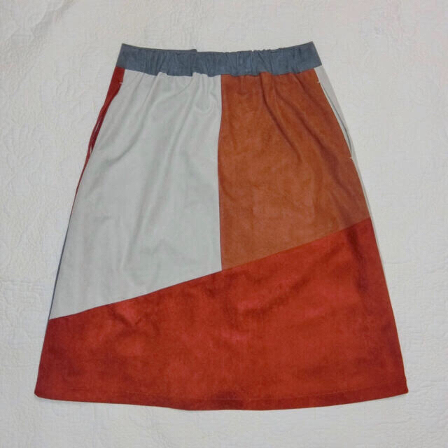 POU DOU DOU(プードゥドゥ)のスカート スエード生地 パッチワーク アシメ Mサイズ レディースのスカート(ひざ丈スカート)の商品写真
