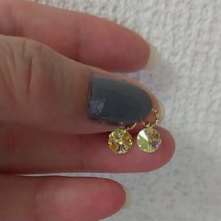 SWAROVSKIクリスタル　シャンパンカラー　ピアリングチャーム　キラキラ☆♪(チャーム)