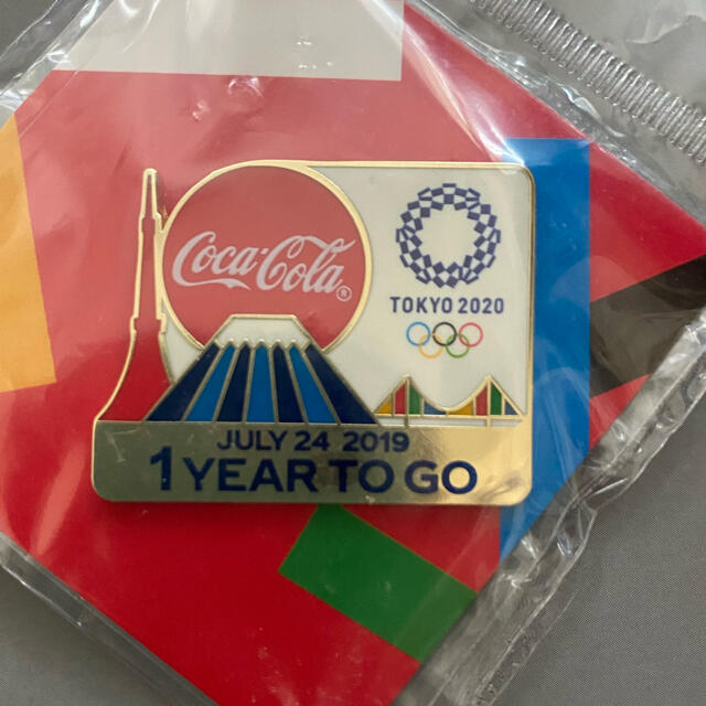 コカ・コーラ(コカコーラ)の非売品　東京オリンピック2020　コカコーラ 1year toGo ピンバッジ エンタメ/ホビーのコレクション(ノベルティグッズ)の商品写真
