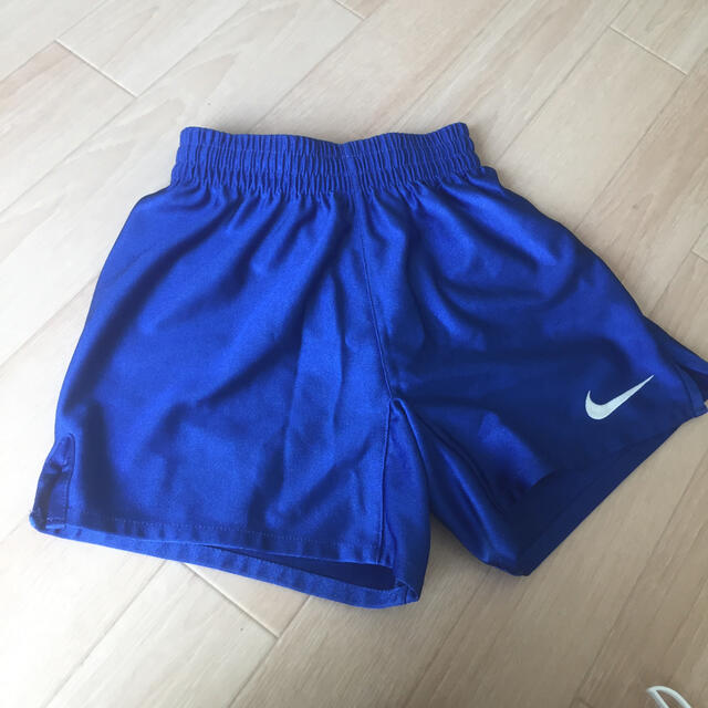 NIKE(ナイキ)のナイキ 110㎝ 青色 ブルー サッカー用ユニフォーム 半ズボン キッズ/ベビー/マタニティのキッズ服男の子用(90cm~)(パンツ/スパッツ)の商品写真