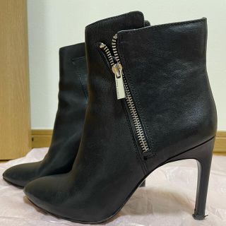 Vince Camuto ピンヒールショートブーツ(ブーティ)