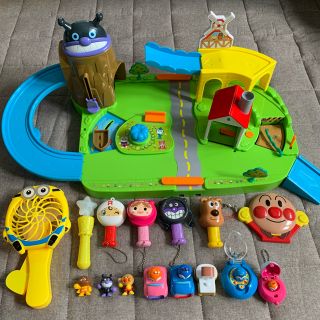 アンパンマン(アンパンマン)のアンパンマンのわくわくタウンと小物いろいろセット(キャラクターグッズ)