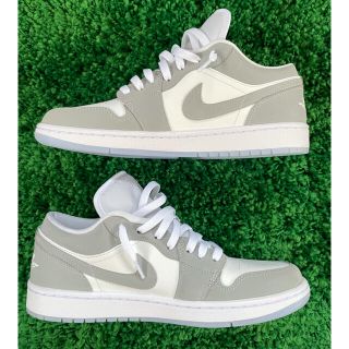 ナイキ(NIKE)のNIKE WMNS AIR JORDAN 1 LOW "WOLF GREY"(スニーカー)