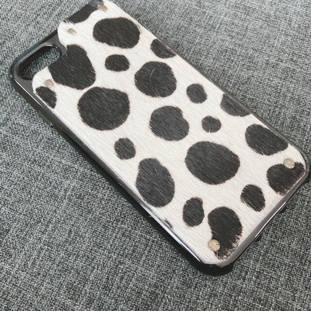 ZARA(ザラ)のiPhoneケース　ハラコ革　牛柄 スマホ/家電/カメラのスマホアクセサリー(iPhoneケース)の商品写真