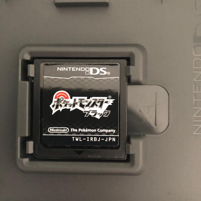 ニンテンドーDS(ニンテンドーDS)の「ポケットモンスターブラック DS」 エンタメ/ホビーのゲームソフト/ゲーム機本体(携帯用ゲームソフト)の商品写真