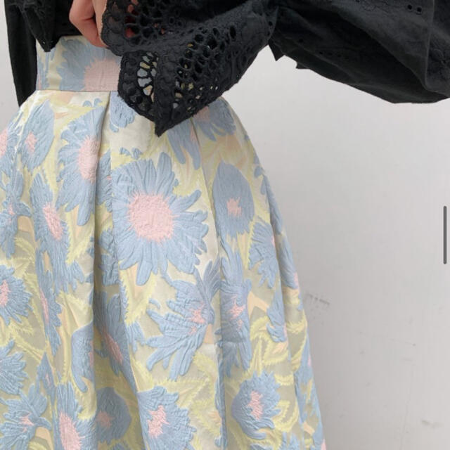Mystrada(マイストラーダ)のバースデーバッシュ　フラワーフレアスカート レディースのスカート(ひざ丈スカート)の商品写真