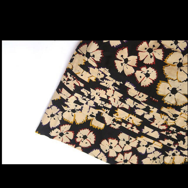 MARC JACOBS(マークジェイコブス)のマークジェイコブス　コットン花柄スカート ベージュ Sサイズ 美品 レディースのスカート(ひざ丈スカート)の商品写真