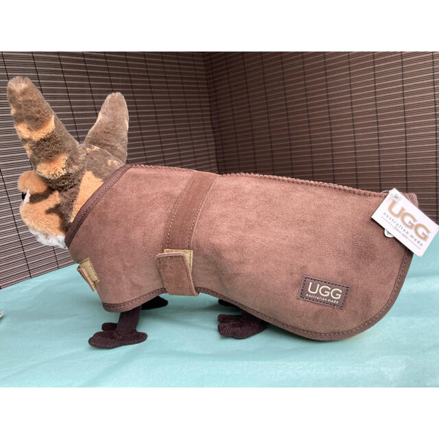 UGG(アグ)のアグ　UGG  犬服　SHEEPSKIN DOG JACKET 冬用　 こげ茶 その他のペット用品(犬)の商品写真