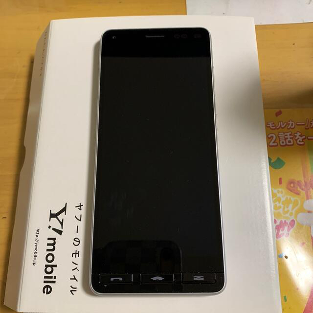 京セラ(キョウセラ)のかんたんスマホ2 京セラ　Ａ001KC. シルバー　ワイモバイル スマホ/家電/カメラのスマートフォン/携帯電話(スマートフォン本体)の商品写真