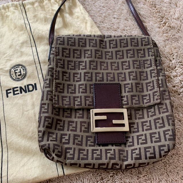 FENDI ショルダーバッグ　カムセポシェット　総柄ズッキーノ