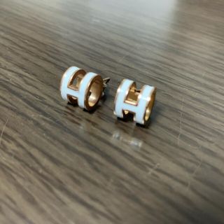 ポップH ピアス　白(ピアス)