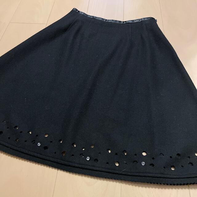 JaneMarple(ジェーンマープル)のジェーンマープル フェルト パンチングスカート ドット ビーズ 黒 レディースのスカート(ひざ丈スカート)の商品写真