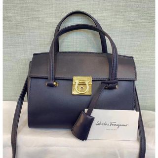 サルヴァトーレフェラガモ(Salvatore Ferragamo)のフェラガモ　ショルダーバッグ(ショルダーバッグ)