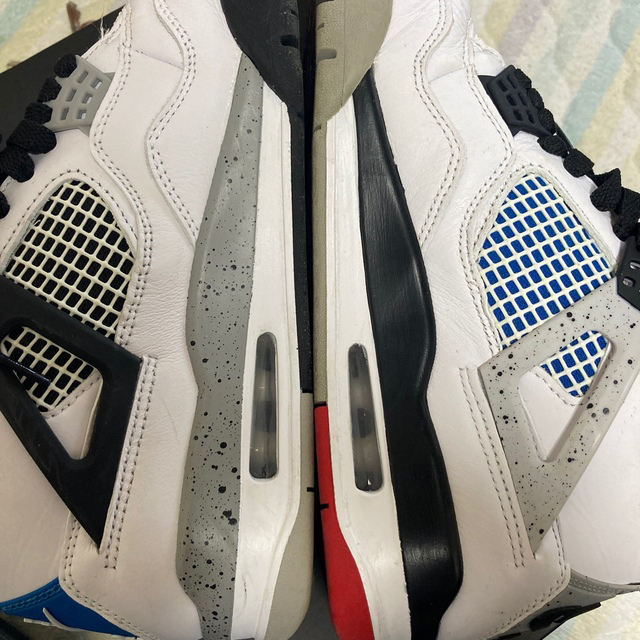 Jordan 4 Retoro SE