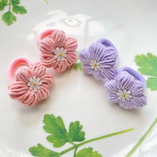 【ハンドメイド】ぷっくりお花　キッズヘアゴム　2色セット(ファッション雑貨)
