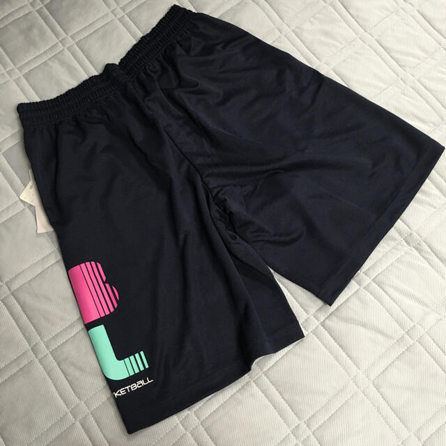 Champion(チャンピオン)のチャンピオン　さらさら　ドライ薄手　ハーフパンツ　UVカット 女性　XL 新品 レディースのパンツ(ハーフパンツ)の商品写真