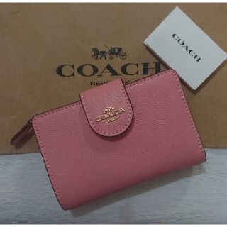 COACH - 最安値!2021 春夏 最新色!コーチ二つ折り財布 バブルガムの