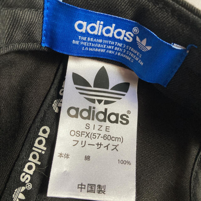 adidas(アディダス)の【美品】adidas originals キャップ(ブラック×ゴールド) メンズの帽子(キャップ)の商品写真