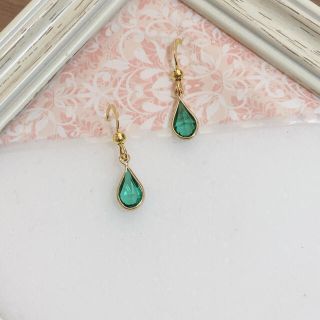 シンプル☆.* しずくチャーム ピアス／イヤリング(ピアス)