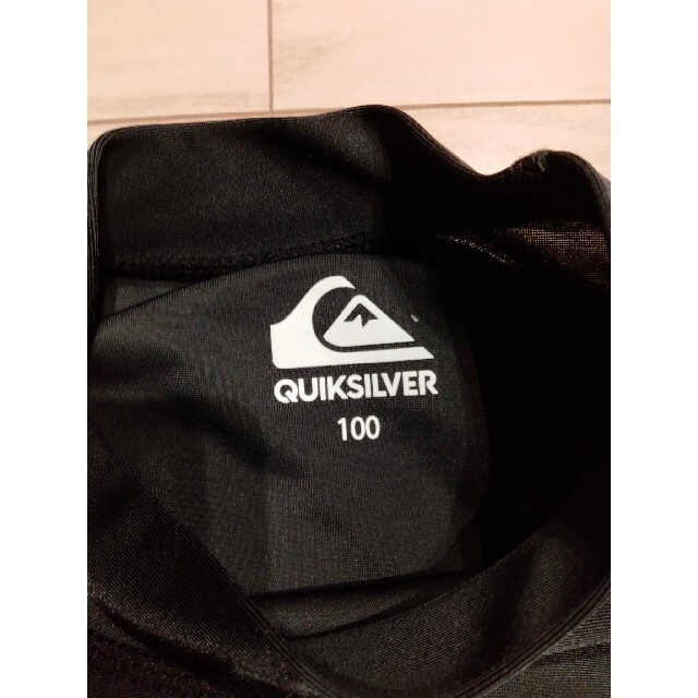 QUIKSILVER(クイックシルバー)のクイックシルバー QUIKSILVER ラッシュガード キッズ/ベビー/マタニティのキッズ服男の子用(90cm~)(水着)の商品写真