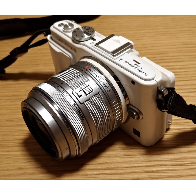 OLYMPUS(オリンパス)の[送料込み]Olympus PEN lite E-PL6 標準レンズ・ケース付 スマホ/家電/カメラのカメラ(ミラーレス一眼)の商品写真