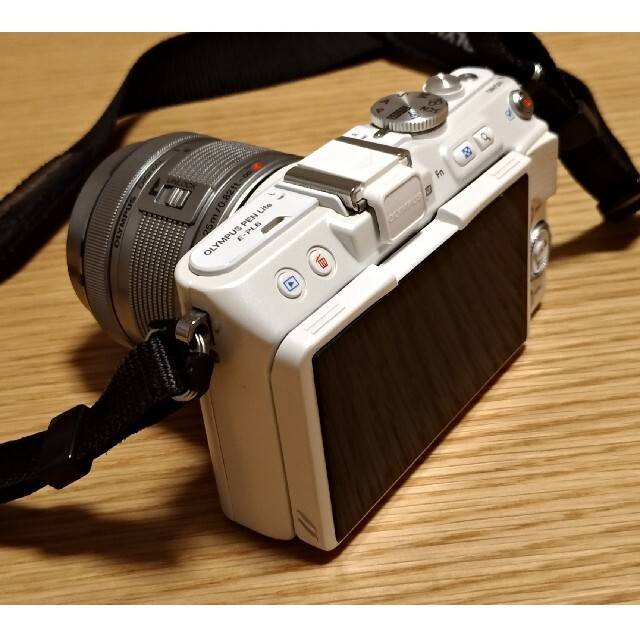 OLYMPUS - [送料込み]Olympus PEN lite E-PL6 標準レンズ・ケース付の