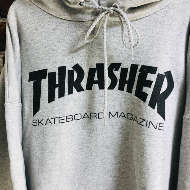 THRASHER(スラッシャー)の【希少】スラッシャー　パーカー サイズマークジェイコブス　シャツ　デカロゴ　美品 メンズのトップス(パーカー)の商品写真