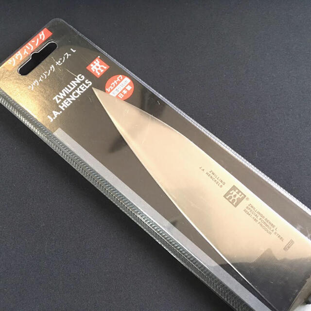 Zwilling J.A. Henckels(ツヴィリングジェイエーヘンケルス)の［ 新品 ・ 未使用 ］ ツヴィリング ☆ 三徳包丁  インテリア/住まい/日用品のキッチン/食器(調理道具/製菓道具)の商品写真