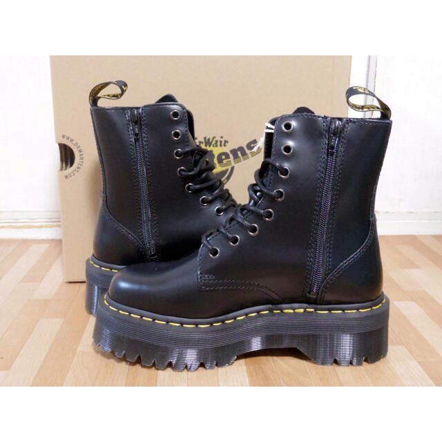 Dr.Martens(ドクターマーチン)のドクターマーチン 厚底 ブーツ 8ホール 黒 くろ JADON UK4 レディースの靴/シューズ(ブーツ)の商品写真