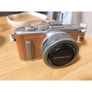 オリンパス(OLYMPUS)のOLYMPUS PEN E-PL8 ブラウン　ダブルズームキット(ミラーレス一眼)