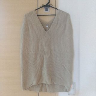 ユニクロ(UNIQLO)のユニクロ ニットベスト 良品 ベージュ vネック(ベスト/ジレ)