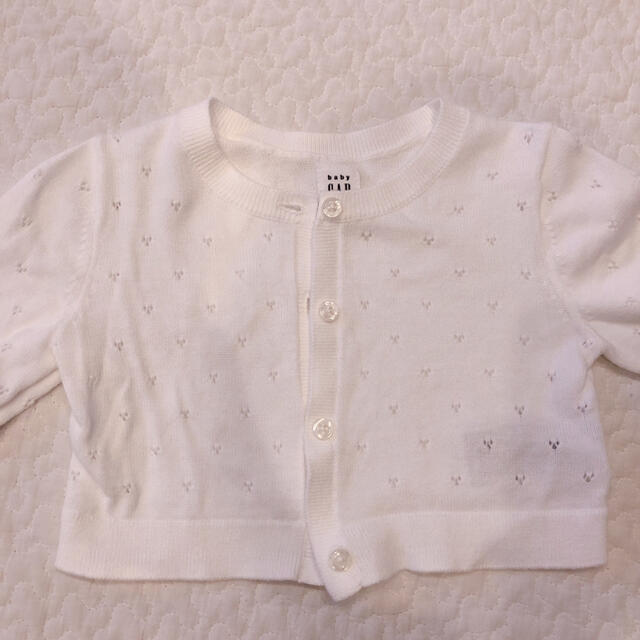 babyGAP(ベビーギャップ)のベビーギャップ 白 カーディガン80 キッズ/ベビー/マタニティのベビー服(~85cm)(カーディガン/ボレロ)の商品写真