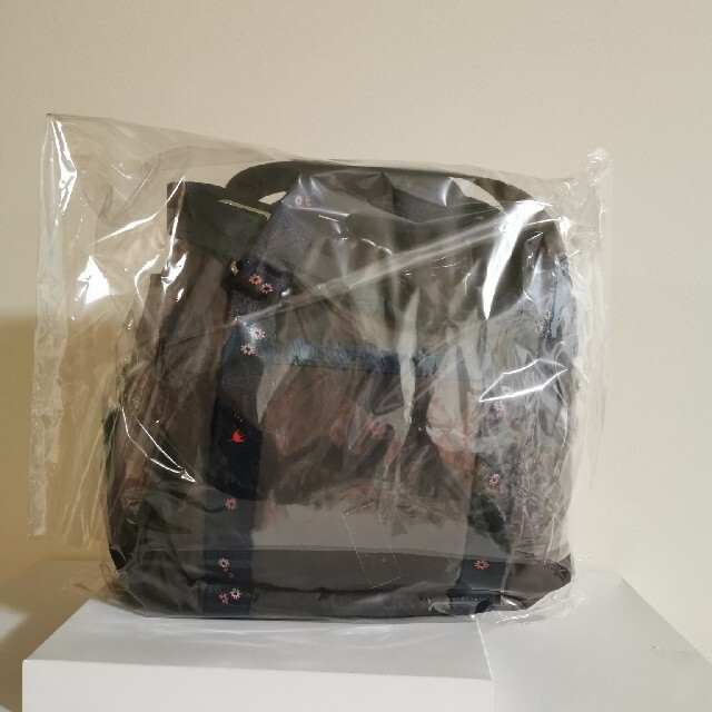 LeSportsac(レスポートサック)のレスポートサック ムーミン トートバッグ ショルダーバッグ 未使用　 未開封 　 レディースのバッグ(ショルダーバッグ)の商品写真
