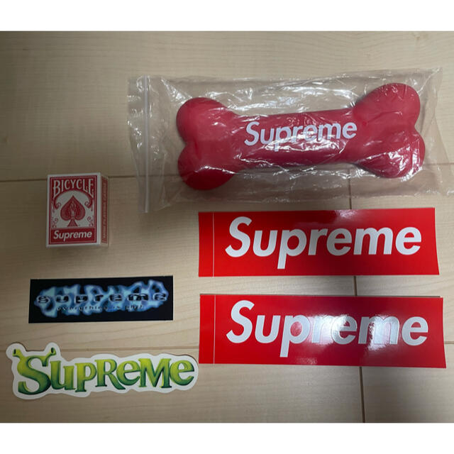 Supreme(シュプリーム)のsupreme dog bone エンタメ/ホビーのおもちゃ/ぬいぐるみ(その他)の商品写真