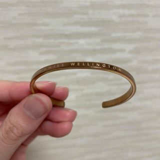 ダニエルウェリントン(Daniel Wellington)のダニエルウェリントン　バングル　ローズゴールド(ブレスレット/バングル)