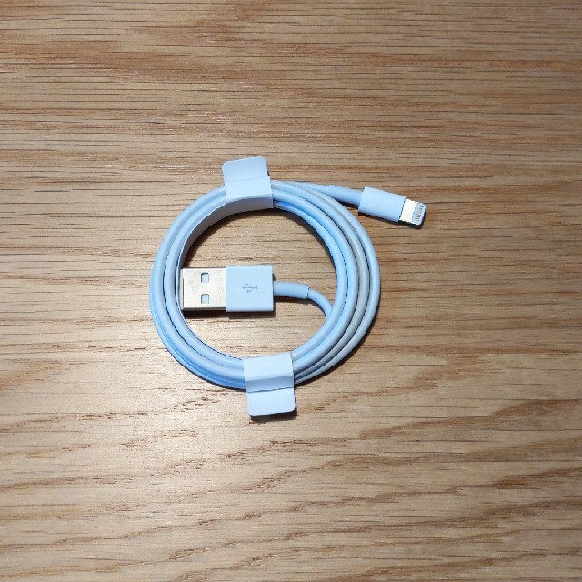 Apple(アップル)のUSB Lightning ケーブル スマホ/家電/カメラのスマホアクセサリー(その他)の商品写真